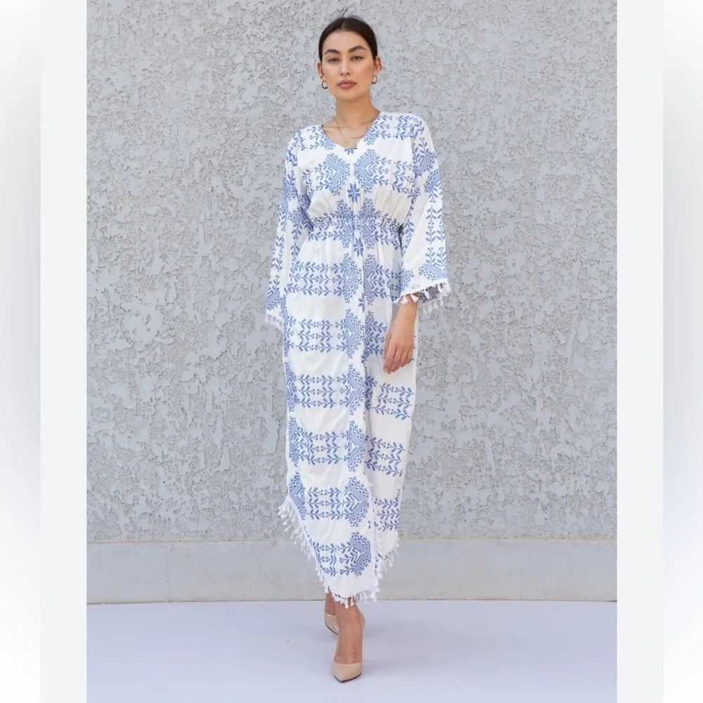 BRSY Egypt Cotton Dress. White and Blue Embroidery With Synched Waist.‎ Size 2XL